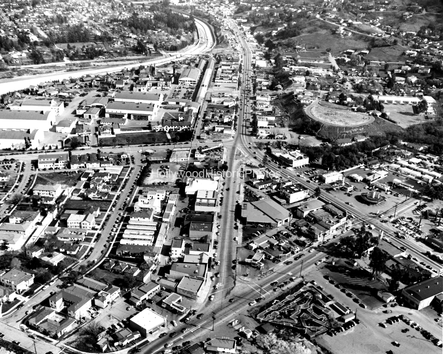 Studio City 1949 3 Corner of Laurel Canyon.jpg